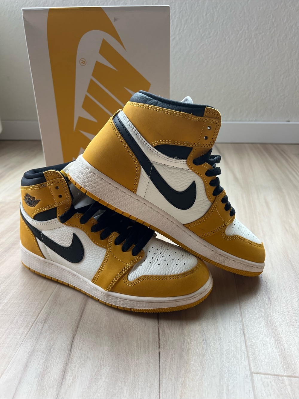 Nike Air Jordan 1 High - Yellow/White/Black